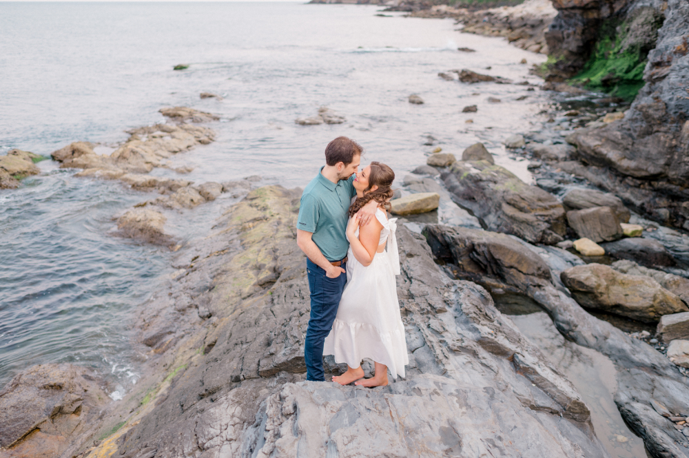 couple engagement photos on the rocks 