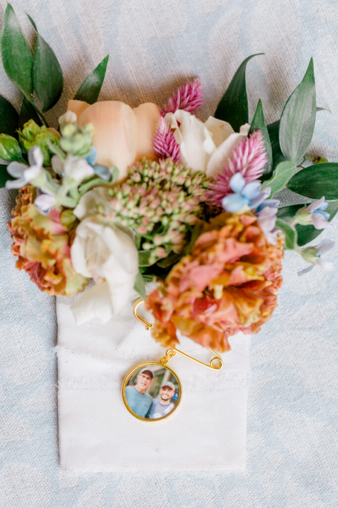 Soft neutral and blush tone bouquet 